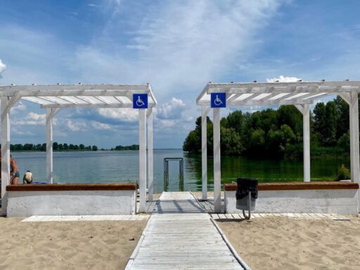 На черкаському пляжі облаштували зону для людей з інвалідністю